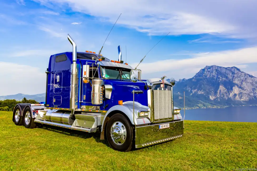 Kenworth W900L